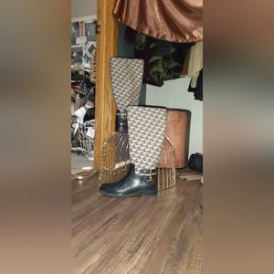 Ralph Lauren riding boots sz 9 purchased 1/22/24 in a sz 7/5 -8 and they run sml